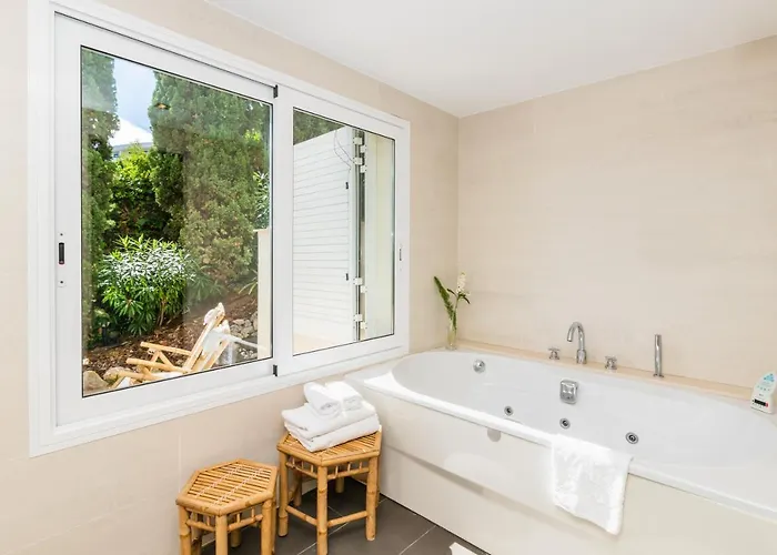 Вілла Miramar By Glasir Сіджас